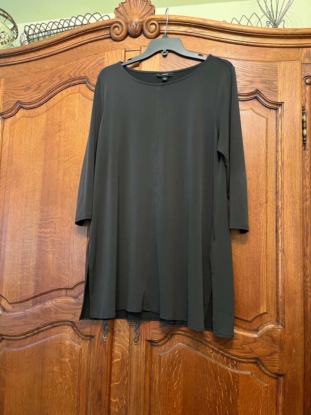 AlfanI Round-Neck 3/4 sleeve Tunic Top